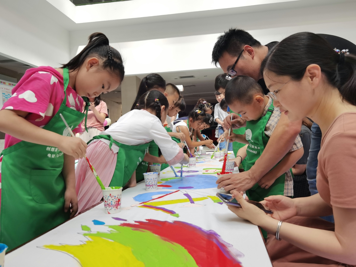 陜天然氣職工子女暑期“童心繪安全”主題繪畫活動(dòng)2.jpg